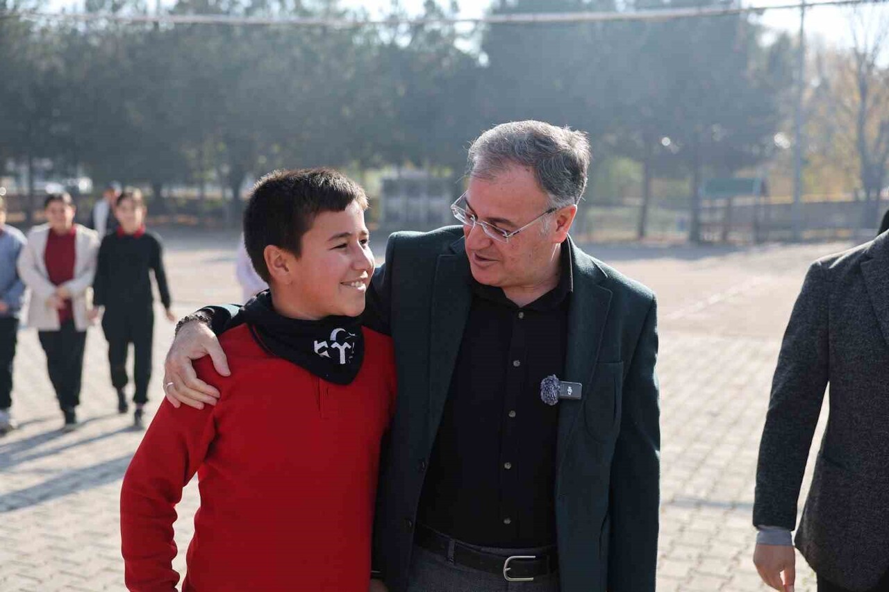 HACILAR BELEDİYE BAŞKANI BİLAL ÖZDOĞAN, İLÇE MİLLİ EĞİTİM MÜDÜRÜ HACI ERDOĞAN, ÖĞRETMENLER VE...