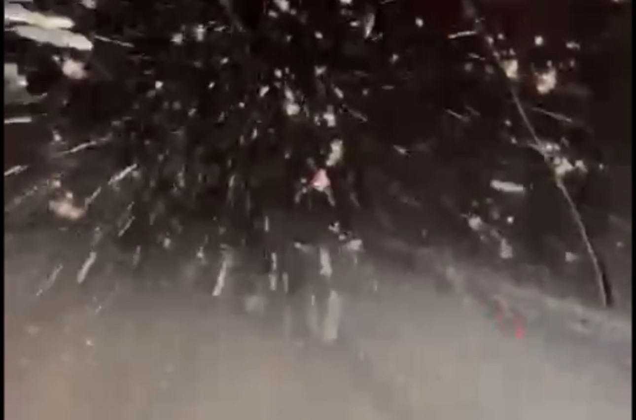 HAKKARİ'NİN YÜKSEKOVA İLÇESİNİN 117. KARAYOLLARI ŞEFLİĞİNE BAĞLI EKİPLER, BÖLGEDE ETKİLİ OLAN...