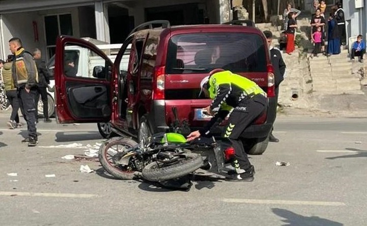 HAKKARİ’DE MOTOSİKLETLE KAMYONETİN ÇARPIŞMASI SONUCU 1 KİŞİ AĞIR YARALANDI.