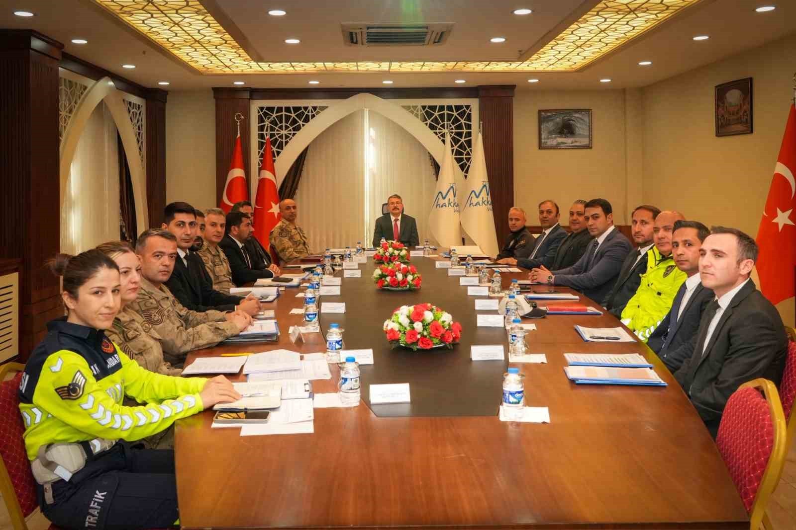 HAKKARİ VALİSİ ALİ ÇELİK BAŞKANLIĞINDA, İL JANDARMA KOMUTANI TUĞGENERAL CAFER ÖZ, İL EMNİYET...