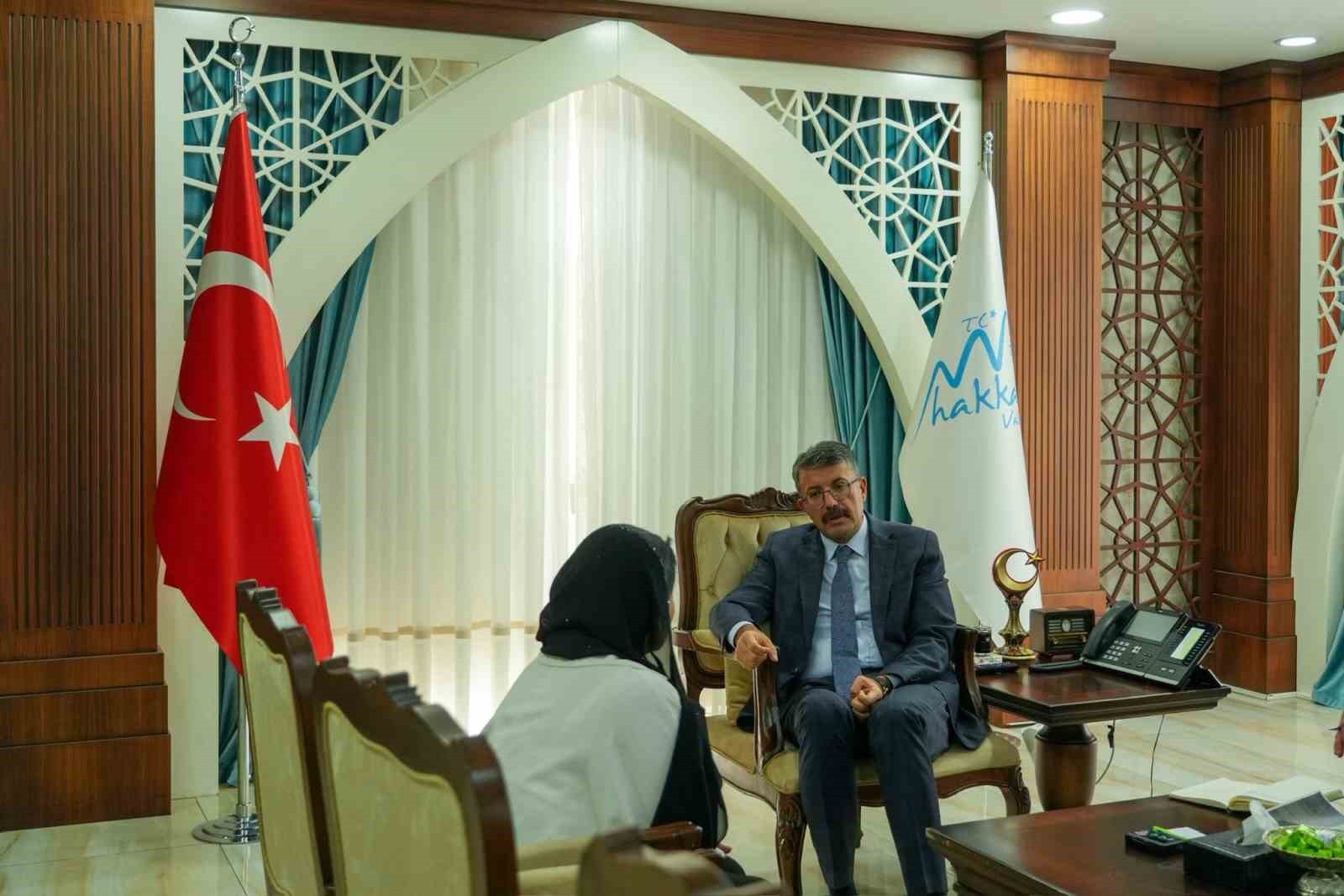 HAKKARİ VALİSİ ALİ ÇELİK, VATANDAŞLARI MAKAMINDA MİSAFİR EDEREK ÖNERİ, TALEP VE İSTEKLERİNİ...