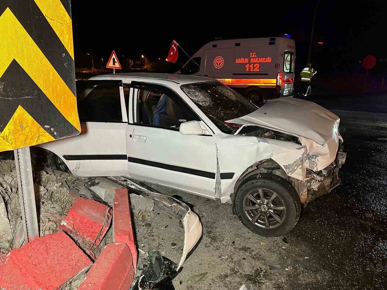 HALİL KAYA GEDİK BULVARI ÜZERİNDE SEYİR HALİNDE OLAN N.Y. (20) İDARESİNDEKİ OTOMOBİL, ŞEHİT ERKAN...