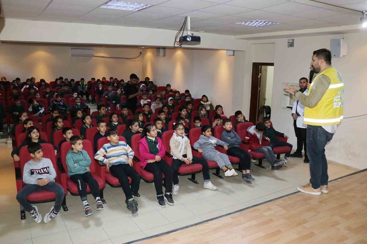 HALİLİYE BELEDİYESİ’NDEN ÖĞRENCİLERE YÖNELİK BİLİNÇ EĞİTİMİ