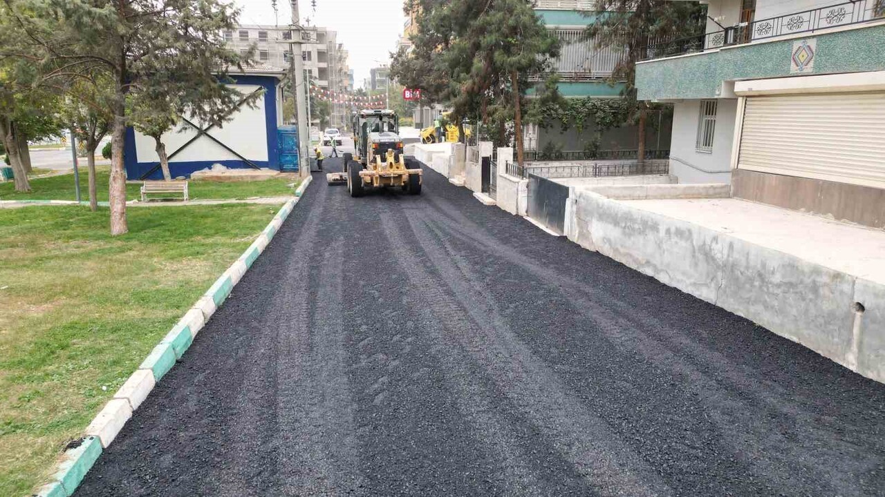 HALİLİYE’DEKİ MAHALLEDE ASFALT ÇALIŞMASI