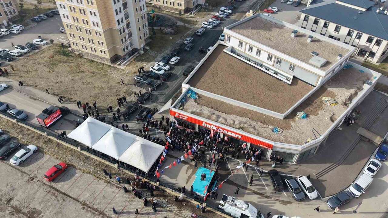 HALK PAZARI'NIN DOKUZUNCU ŞUBESİ ABDURRAHMAN GAZİ TOKİ'LERDE DÜZENLENEN TÖRENLE AÇILDI.