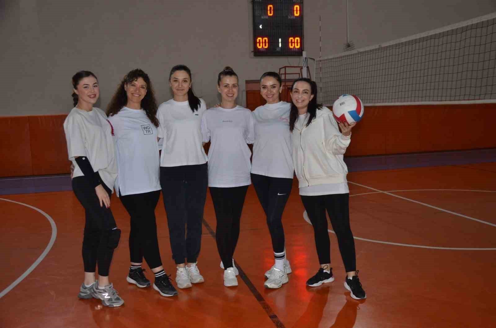 HANDEGÜL ANAOKULU VOLEYBOL TAKIMI ERKEKLERE MEYDAN OKUYOR