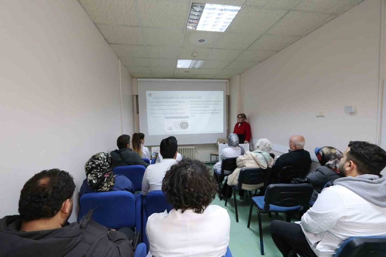 HASTANEDEN YAPILAN AÇIKLAMADA, "DİYABET, SADECE İLAÇ KULLANMAKTAN İBARET DEĞİL YAŞAM BOYU SÜREN...