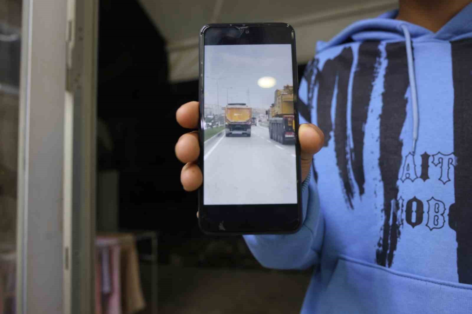 HATAY'DA 90 KİLOMETRE HIZI GEÇEREK OTOMOBİL SOLLAYAN HAFRİYAT KAMYONU SÜRÜCÜSÜNE POLİS EKİPLERİ...