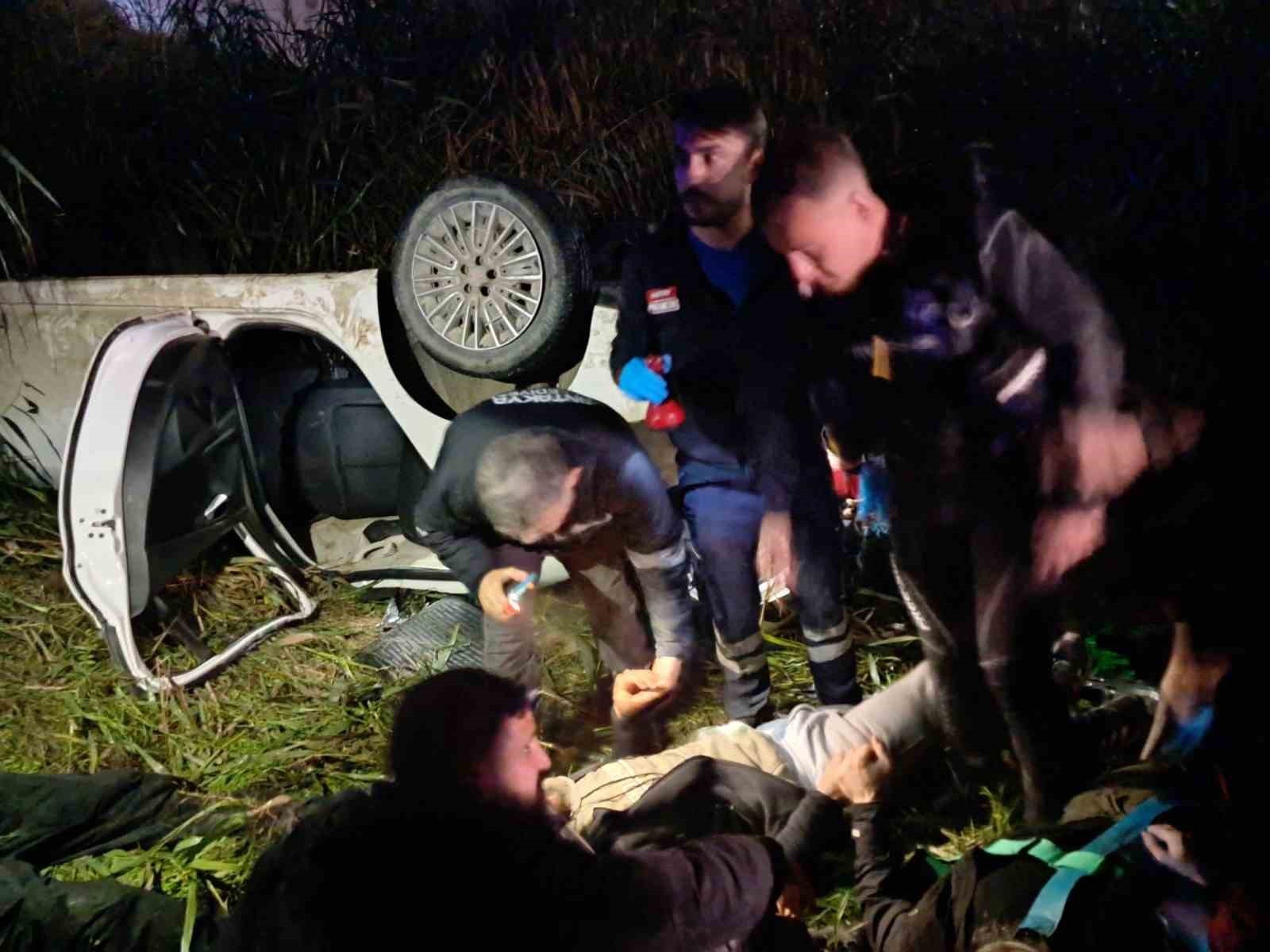 HATAY'DA POLİS EKİPLERİNDEN KAÇMAK İSTERKEN ASİ NEHRİ YATAĞINA UÇAN OTOMOBİLDEKİ 9 KAÇAK GÖÇMEN VE...