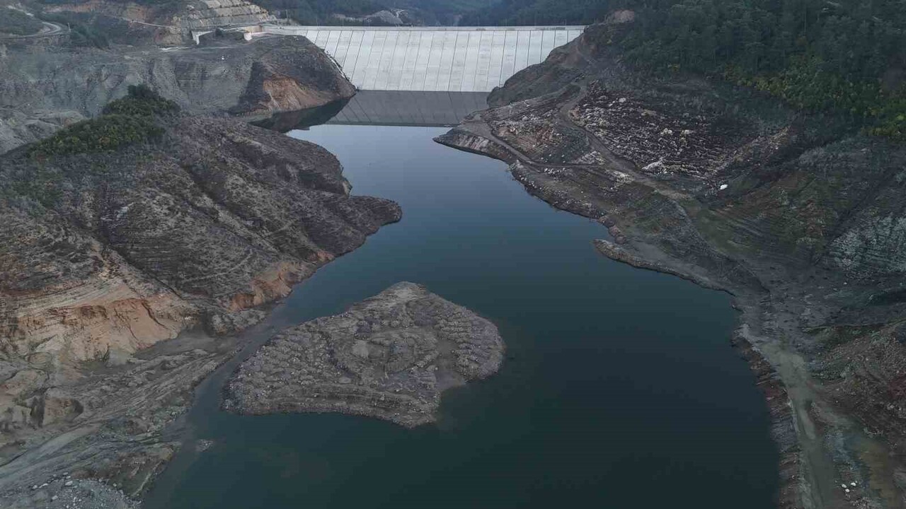 HATAY'DA YAĞIŞSIZ VE KURAK GEÇEN KIŞ AYLARIYLA BİRLİKTE KENTİN İÇME SUYUNU KARŞILAYAN KARAÇAY...