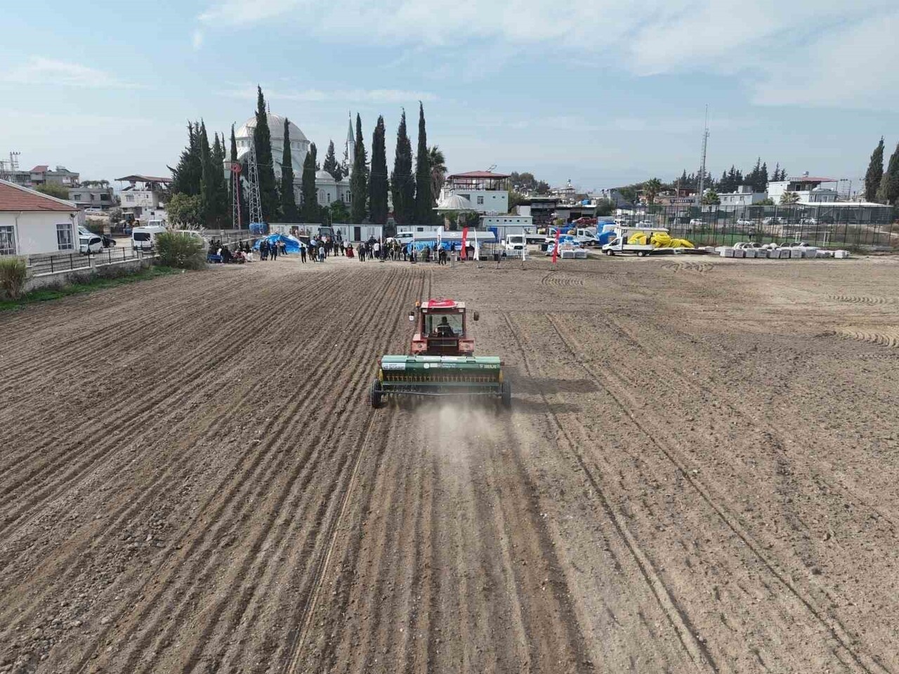 HATAY BÜYÜKŞEHİR BELEDİYESİ, "HER TOHUM BİR GIDA" PROJESİYLE TARIM MESLEK LİSESİNE  1.500 KG...