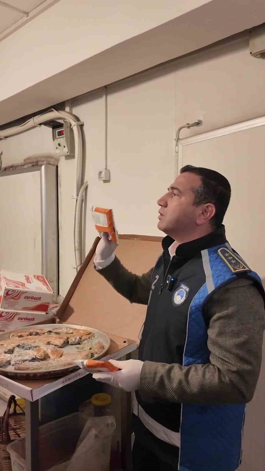 HATAY (İHA) - HATAY’IN DÖRTYOL İLÇESİNDE, DÖRTYOL BELEDİYESİ EKİPLERİ İLÇE GENELİNDEKİ GIDA...