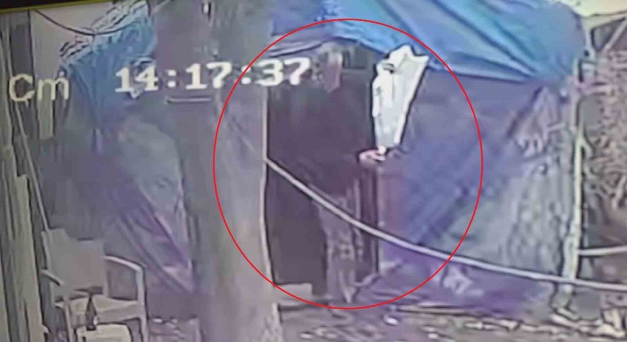 HATAY’IN DEFNE İLÇESİNDE ÇADIRDA ÇIKIP PREFABRİK KONTEYNERA SIÇRAYAN YANGIN, İTFAİYE EKİPLERİ...