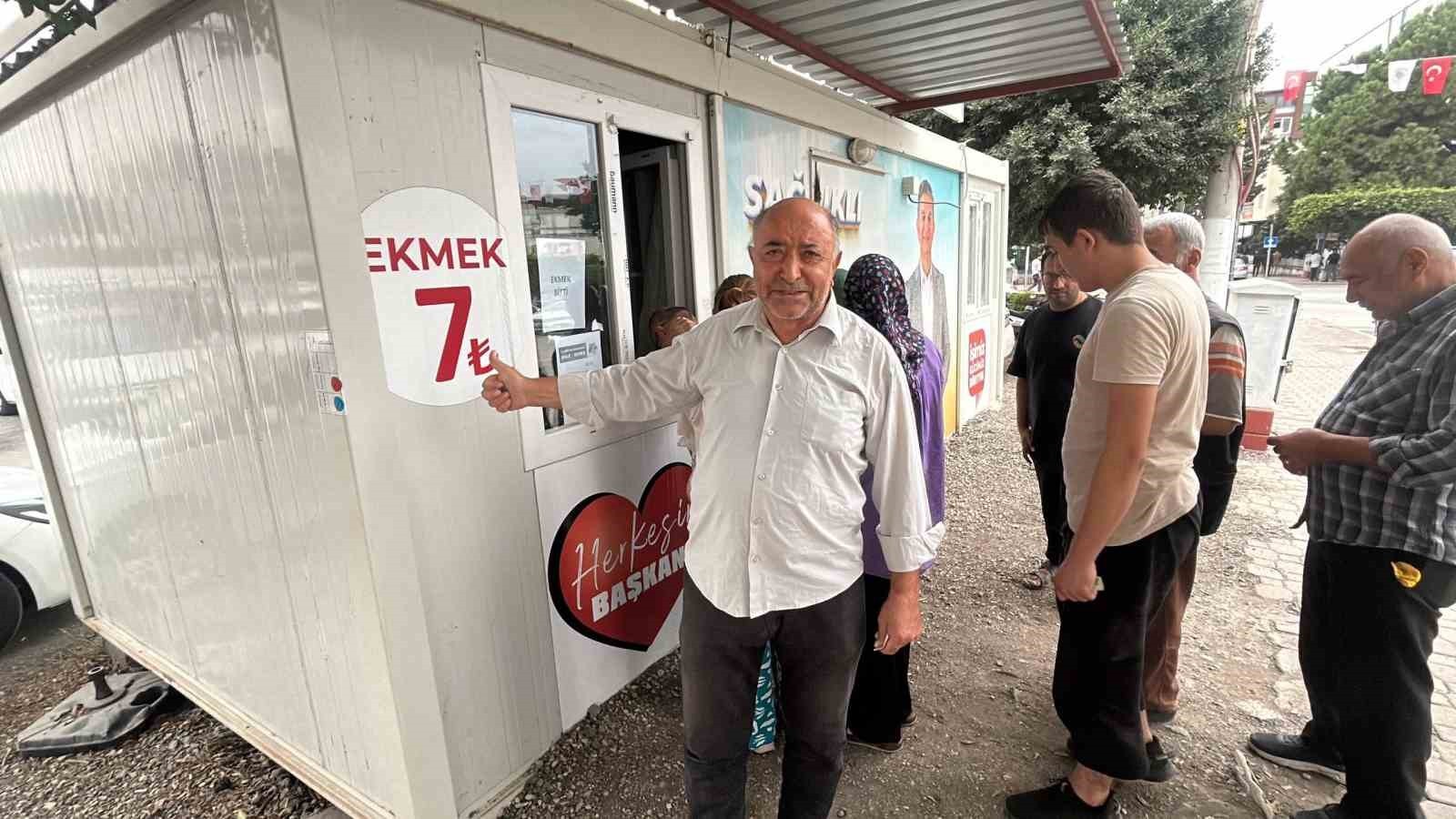 HATAY’IN DÖRTYOL İLÇESİNDE BELEDİYE TARAFINDAN KURULAN HALK EKMEK KULÜBELERİNDE 7 TL’YE SATILAN...