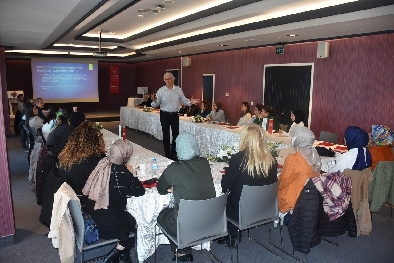HAYAT HASTANESİ, SAĞLIK ALANINDA ÖNCÜ ÇALIŞMALARININ YANI SIRA SAĞLIK ÇALIŞANLARININ FARKLI...