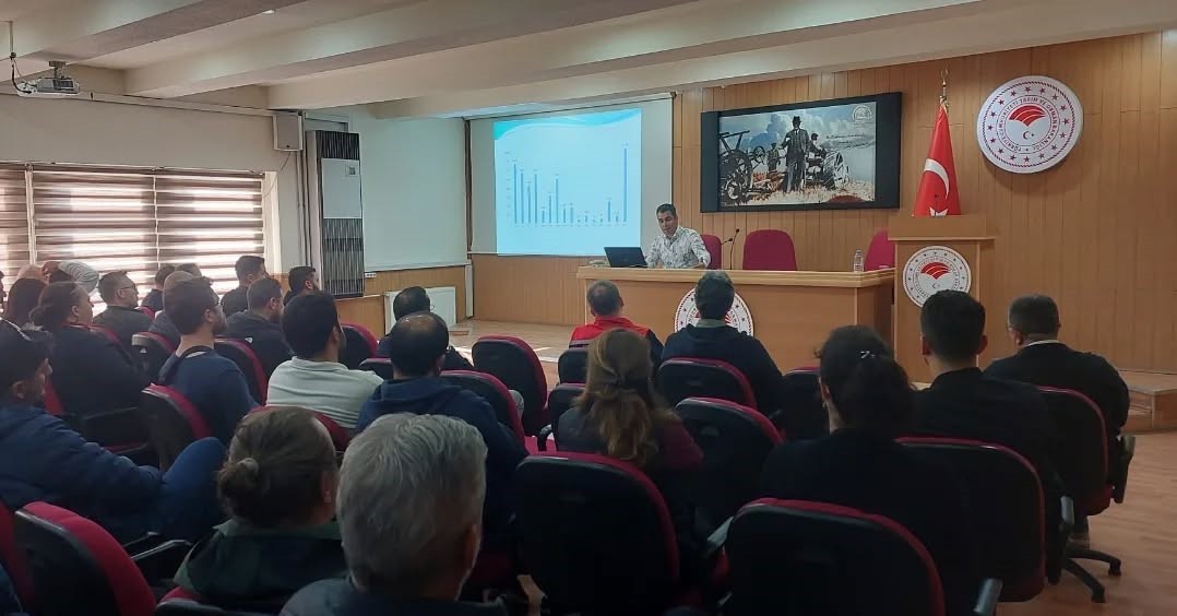 HAYVAN SAĞLIĞINI TEHDİT EDEN ŞAP HASTALIĞINA KARŞI AYDIN’DA VETERİNER HEKİMLER BİLGİLENDİRİLDİ...