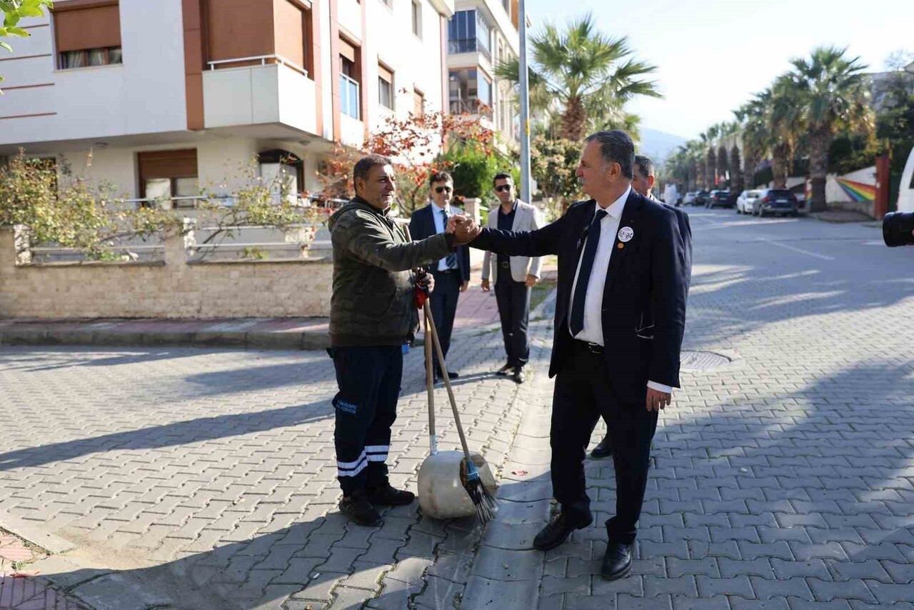 HER FIRSATTA HALKLA İÇ İÇE OLAN YUNUSEMRE BELEDİYE BAŞKANI SEMİH BALABAN, UNCUBOZKÖY MAHALLESİ...