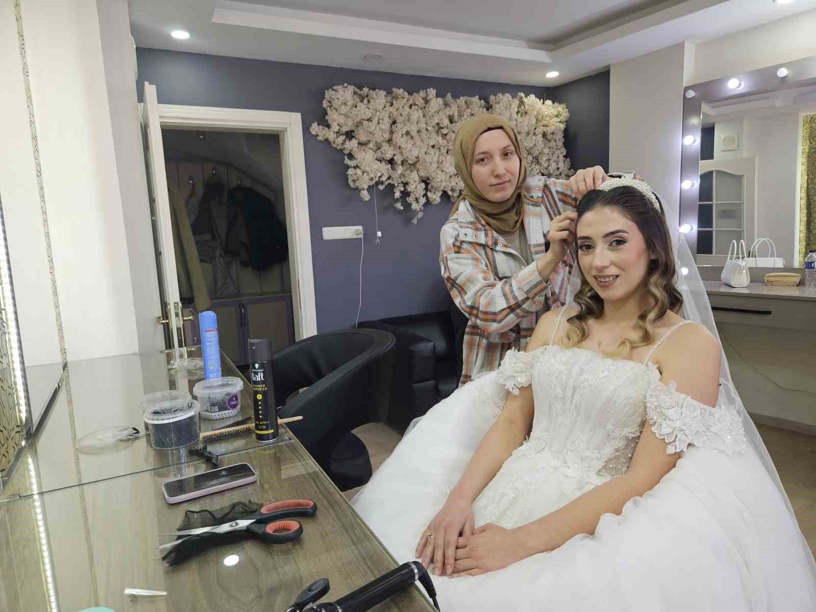 HER ŞEYİN KUSURSUZ VE DÖRT DÖRTLÜK OLMASINI BEKLEYEN GELİN ELİF ÖZDEMİR, YAŞADIĞI DEPREMİN AKŞAM...