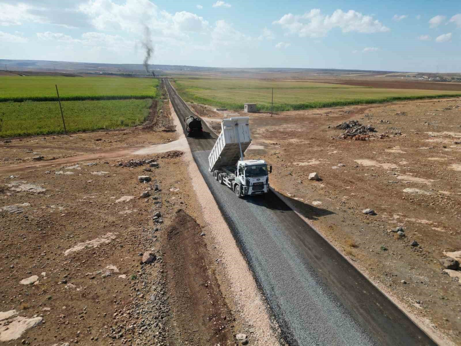 HİLVAN’DA 5 KİLOMETRELİK YOLUN SATHİ ASFALT ÇALIŞMALARINI TAMAMLADI