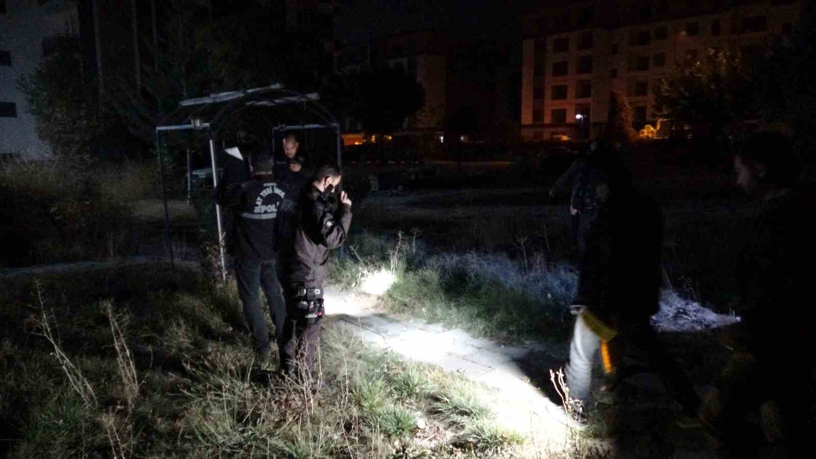 HIRSIZLIK ZANLILARI KAÇARKEN İŞÇİYİ VURDU