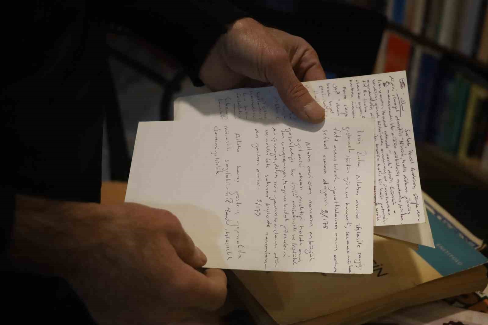 İKİNCİ EL KİTAPLARDA YER ALAN EL YAZISI NOTLAR, BİR OKUYUCUDAN DİĞERİNE GİZLİ BİR BAĞ...