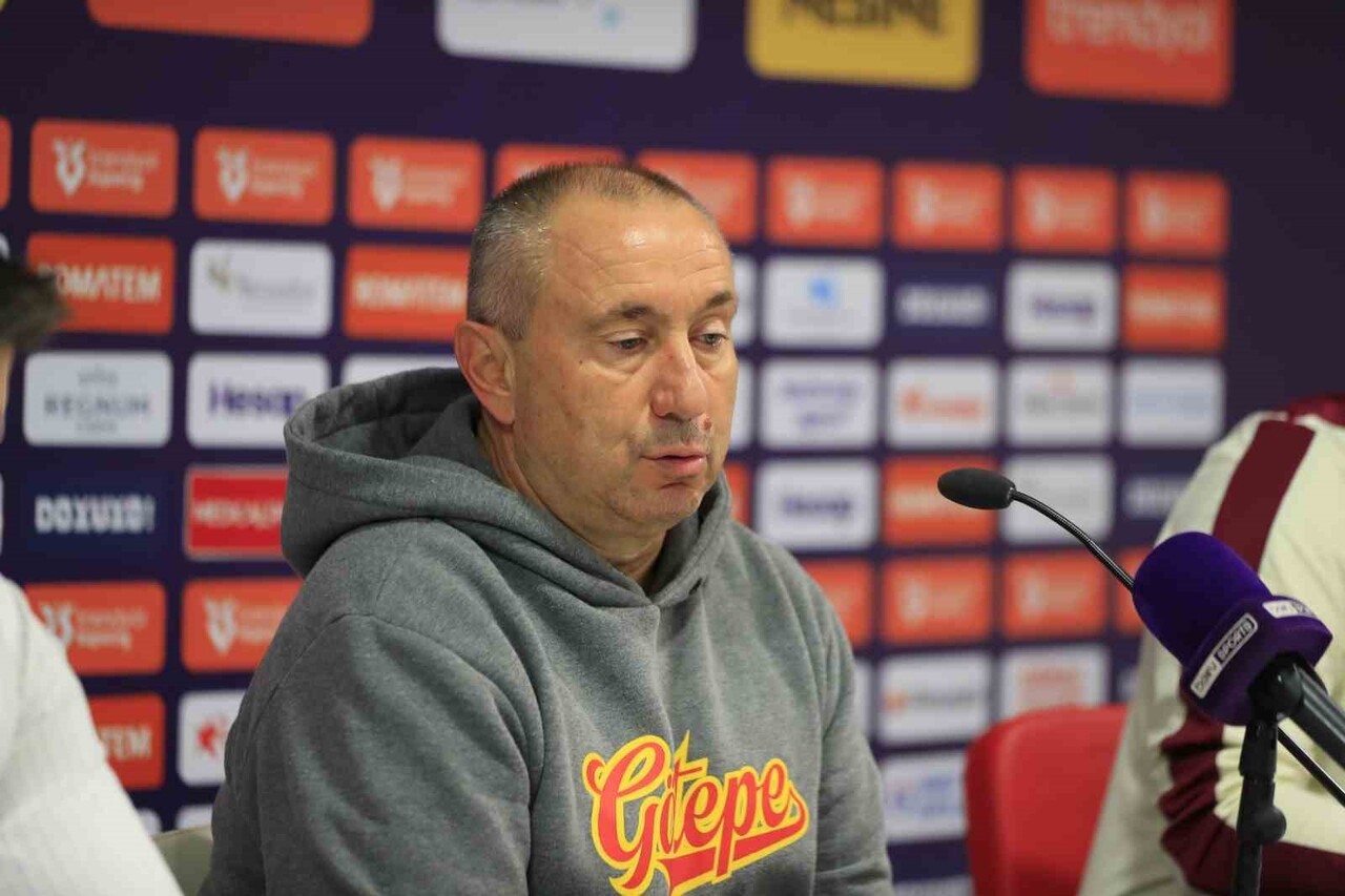 İLK YARISINDA 1-.0 GERİYE DÜŞTÜĞÜ ANTALYASPOR DEPLASMANINDA KARŞILAŞMAYI 2-1 GALİBİYETLE...