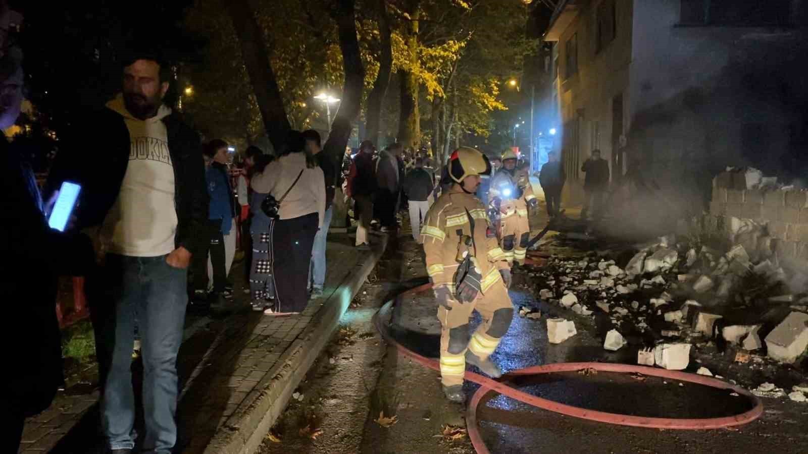İNEGÖL’DE TEK KATLI BİR EVDE ÇIKAN YANGIN, İTFAİYENİN HIZLI MÜDAHALESİYLE ÇEVREDEKİ YAPILARA...