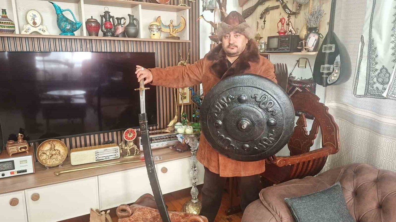 İŞÇİ EMEKLİSİ ESKİ EŞYALARLA EVİNDE KÜÇÜK BİR MÜZE KURDU