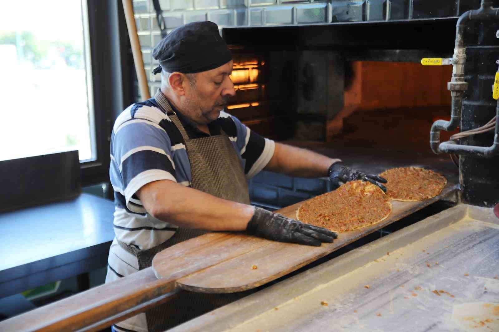 İŞLETME SAHİBİ ŞÜKRÜ SAVUN