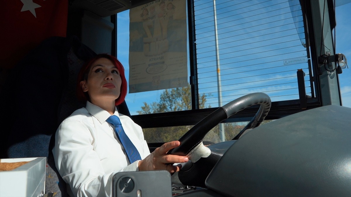 Isparta'da yaşayan 4 çocuk annesi Sevda Gündüz, çocukluk hayalini gerçekleştirerek halk otobüsü...