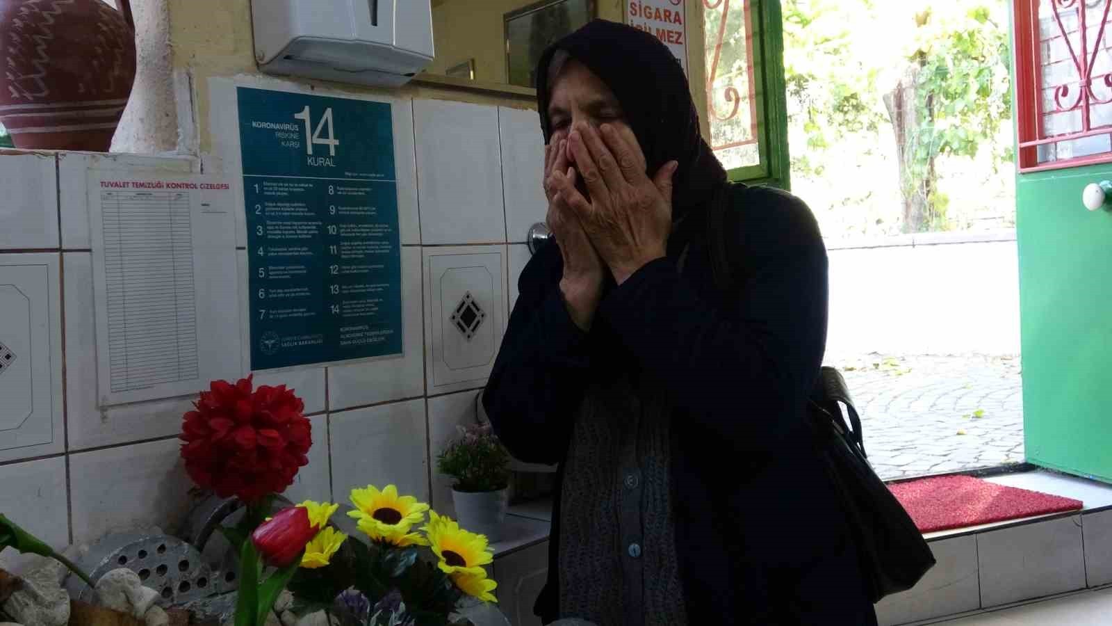 ISPARTA’DA BİR PİDE SALONUNUN GİRİŞİNDE YER ALAN MEZARLIK, GÖRENLERİ ŞAŞKINA ÇEVİRİYOR. İÇERİ ADIM...