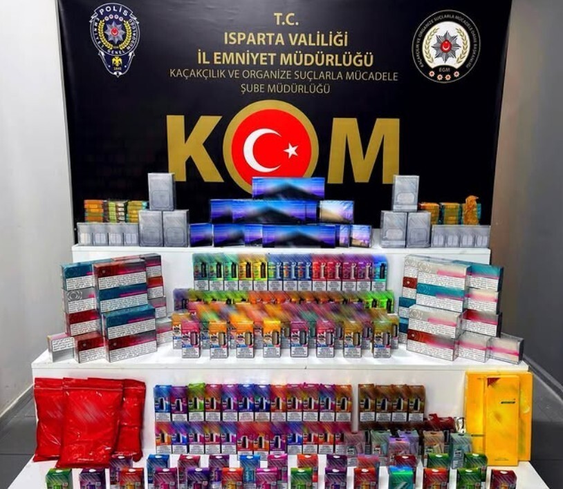 ISPARTA İL EMNİYET MÜDÜRLÜĞÜ KOM EKİPLERİNİN DÜZENLEDİĞİ OPERASYONDA GÜMRÜK KAÇAĞI SİGARA...