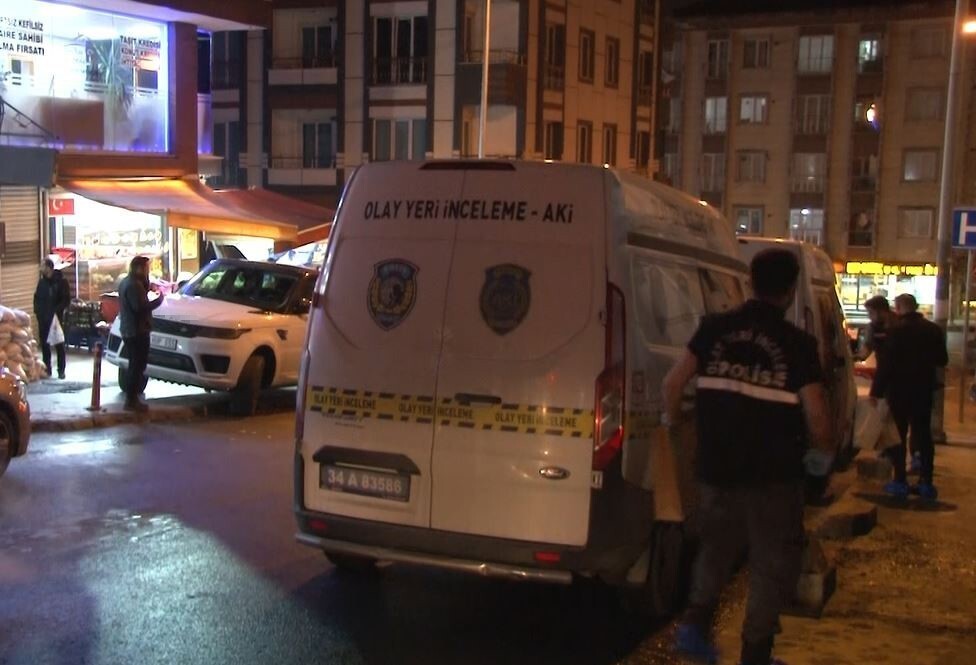 İSTANBUL ESENYURT'TA İKİ GRUP ARASINDA ALACAK-VERECEK MESELESİ NEDENİYLE ÇIKAN KAVGADA 2 KİŞİ...