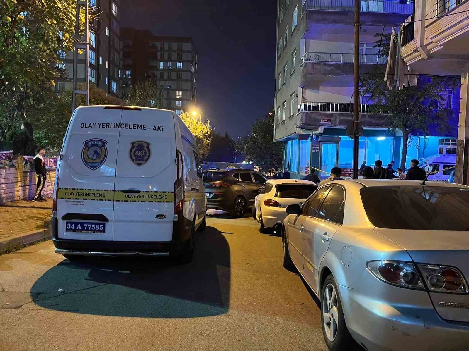 İSTANBUL KÜÇÜKÇEKMECE’DE, BİR KİŞİ İŞ YERİNDE SİLAHLA VURULMUŞ HALDE ÖLÜ BULUNDU. OLAYLA İLGİLİ...