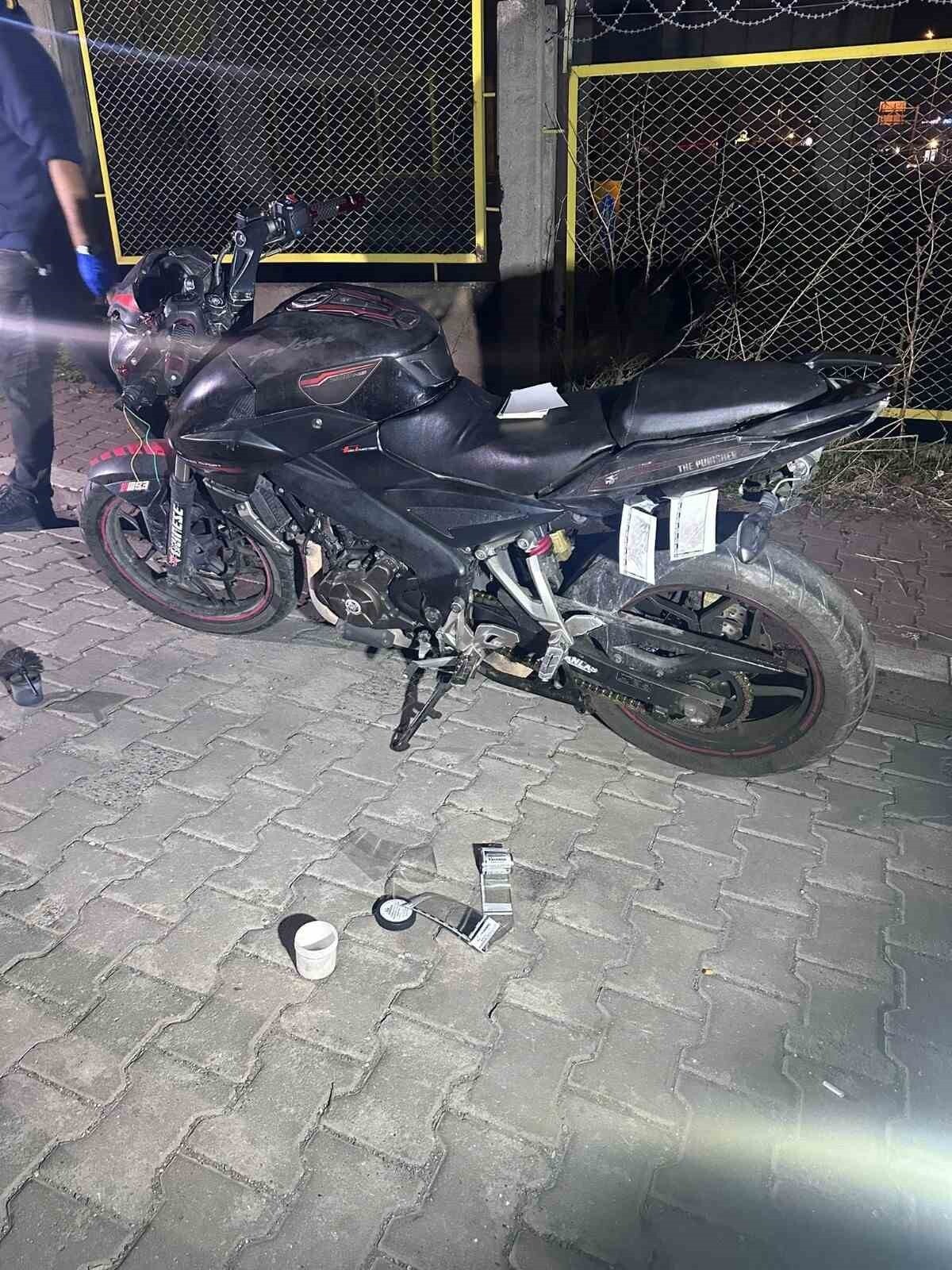 İŞYERİNİ KURŞUNLAYACAKLARDI, POLİSİN DİKKATİ SAYESİNDE YAKALANDILAR