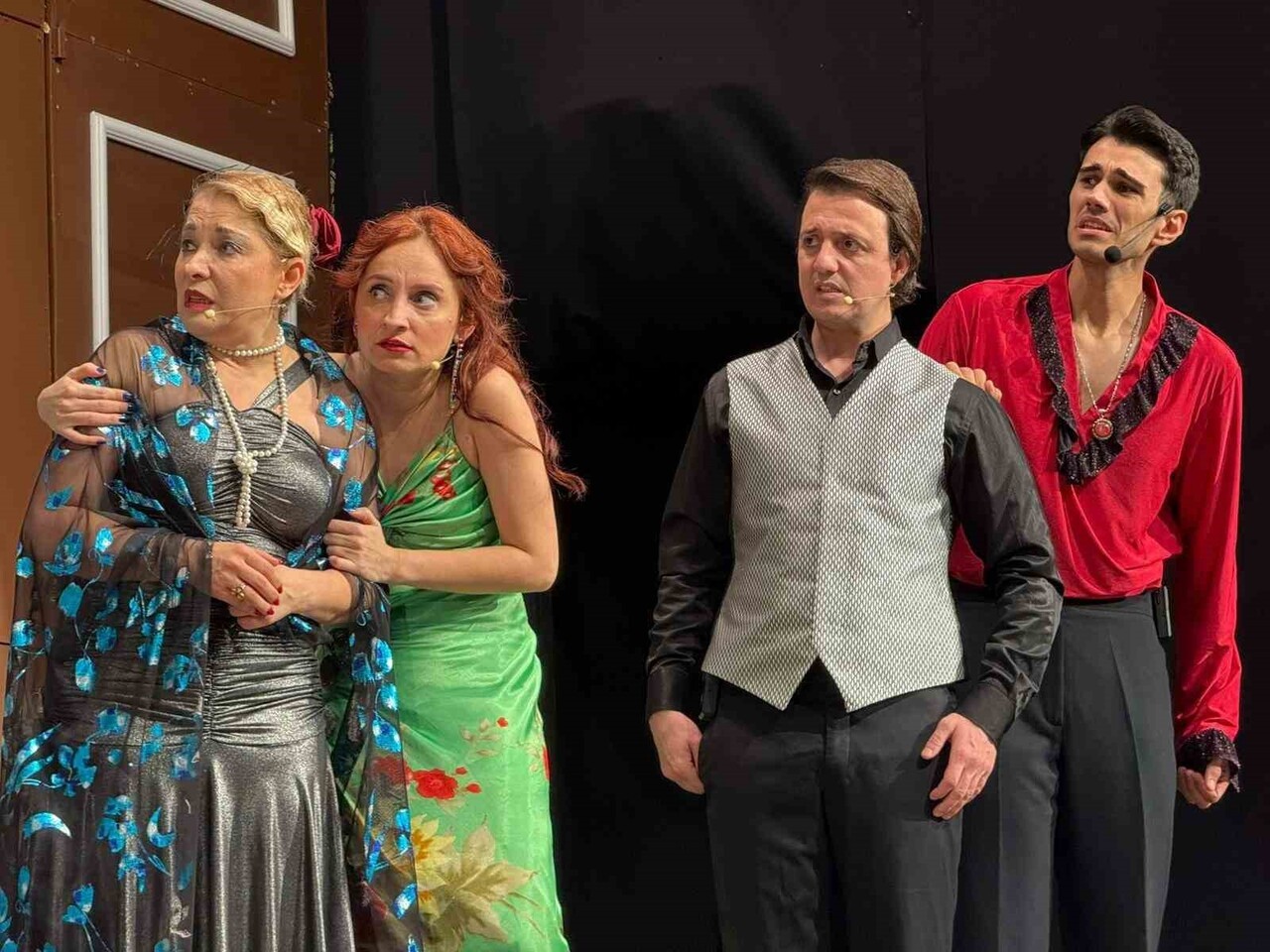 İZMİR'DE EKİM AYINDA PERDELERİNİ AÇAN HİSSELİ HARİKALAR KUMPANYASI, ŞEHRİN KÜLTÜR-SANAT GÜNDEMİNDE...