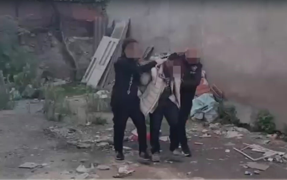 İZMİR'DE POLİS EKİPLERİ TARAFINDAN 97 ADRESE DÜZENLENEN EŞ ZAMANLI ŞAFAK OPERASYONUNDA ÇEŞİTLİ...