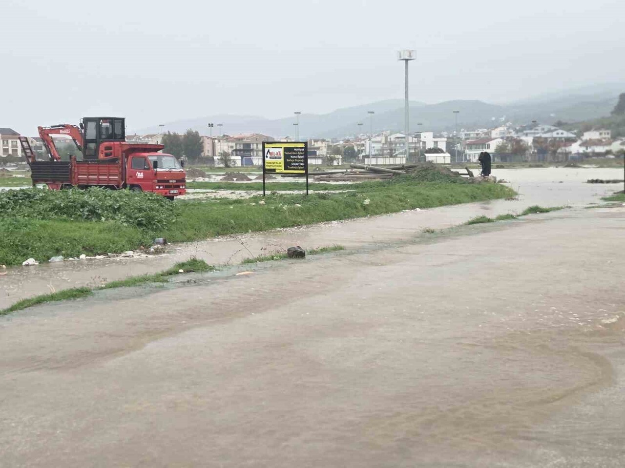 İZMİR'İN DİKİLİ VE FOÇA İLÇELERİNDE SAĞANAK YAĞIŞIN SELE DÖNÜŞMESİ SONUCU MEYDANA GELEN SU...
