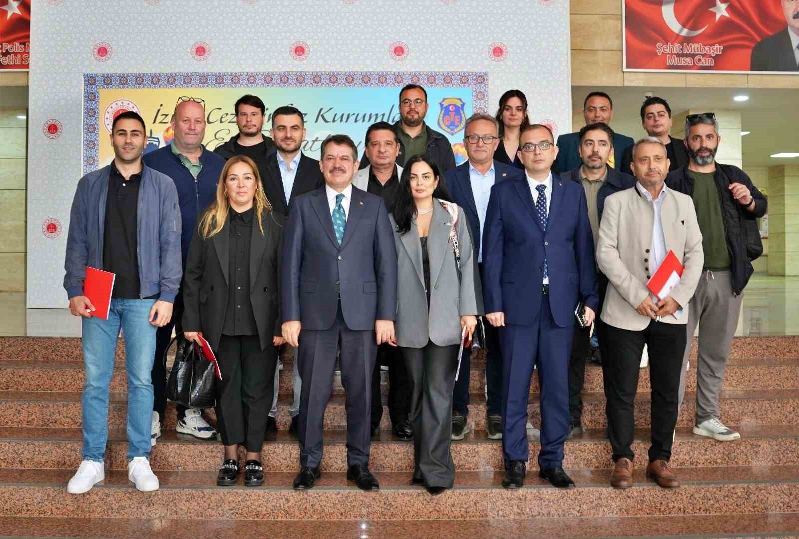 İZMİR CUMHURİYET BAŞSAVCISI ALİ YELDAN, İZMİR ADLİYESİ’NDE DÜZENLENEN TOPLANTIDA BASIN...