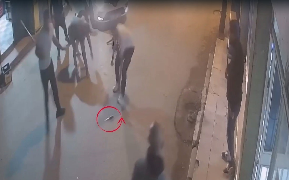 İZMİR’İN BAYRAKLI İLÇESİNDE 1 KİŞİNİN ÖLDÜĞÜ 2 KİŞİNİN DE YARALANDIĞI AİLE KAVGASININ GÜVENLİK...