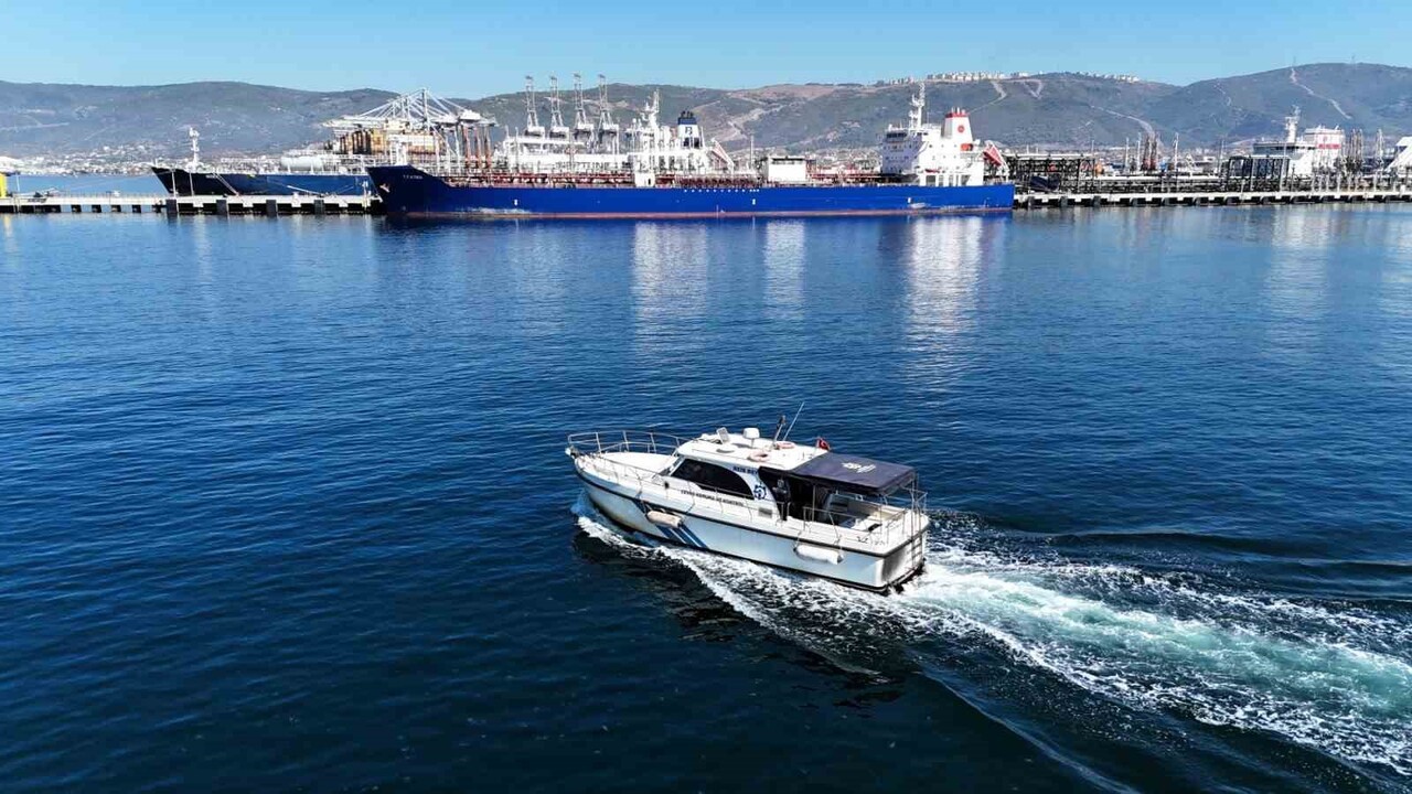 İZMİT KÖRFEZİ’NDE 2008 YILINDAN BU YANA YÜRÜTTÜĞÜ TEMİZLİK ÇALIŞMALARI KAPSAMINDA DENİZ ORTAMINDAN...