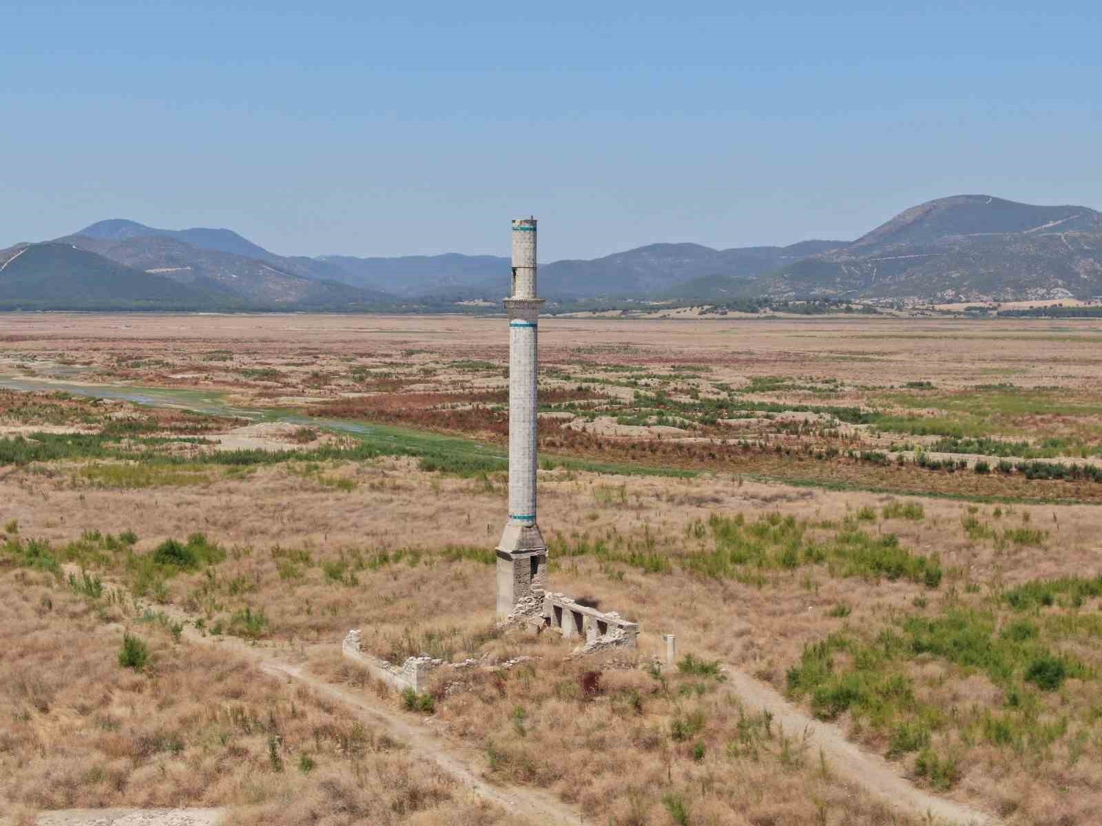 İZSU, KURAKLIK NEDENİYLE 15 KASIM’DA BİTMESİ PLANLANAN SU KESİNTİLERİNİ AY SONUNA KADAR UZATARAK...