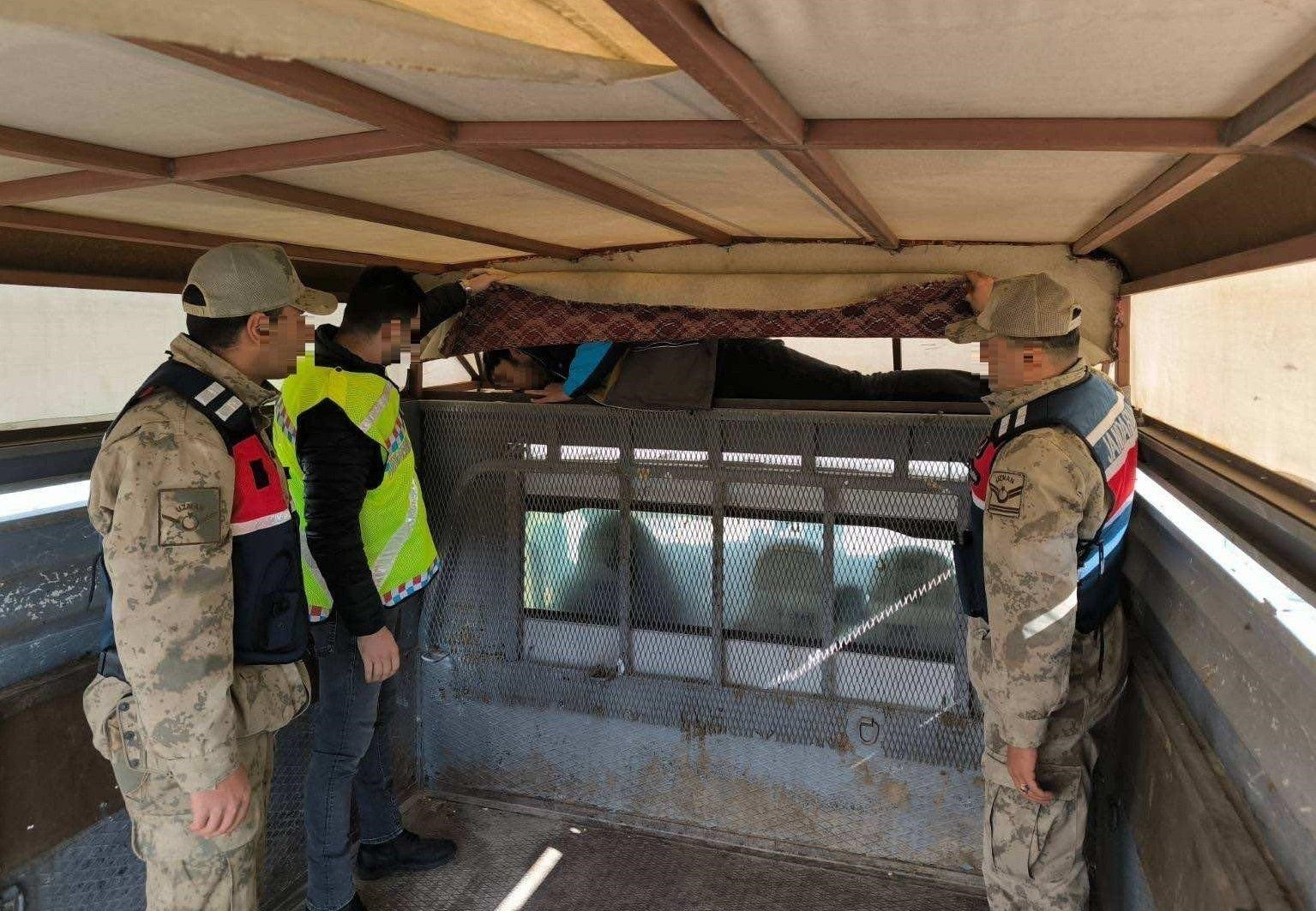 JANDARMA EKİPLERİ, ERZURUM’DAKİ SORUMLULUK ALANLARINDA BİR AY İÇİNDE YAPTIKLARI OPERASYONLARDA 28...