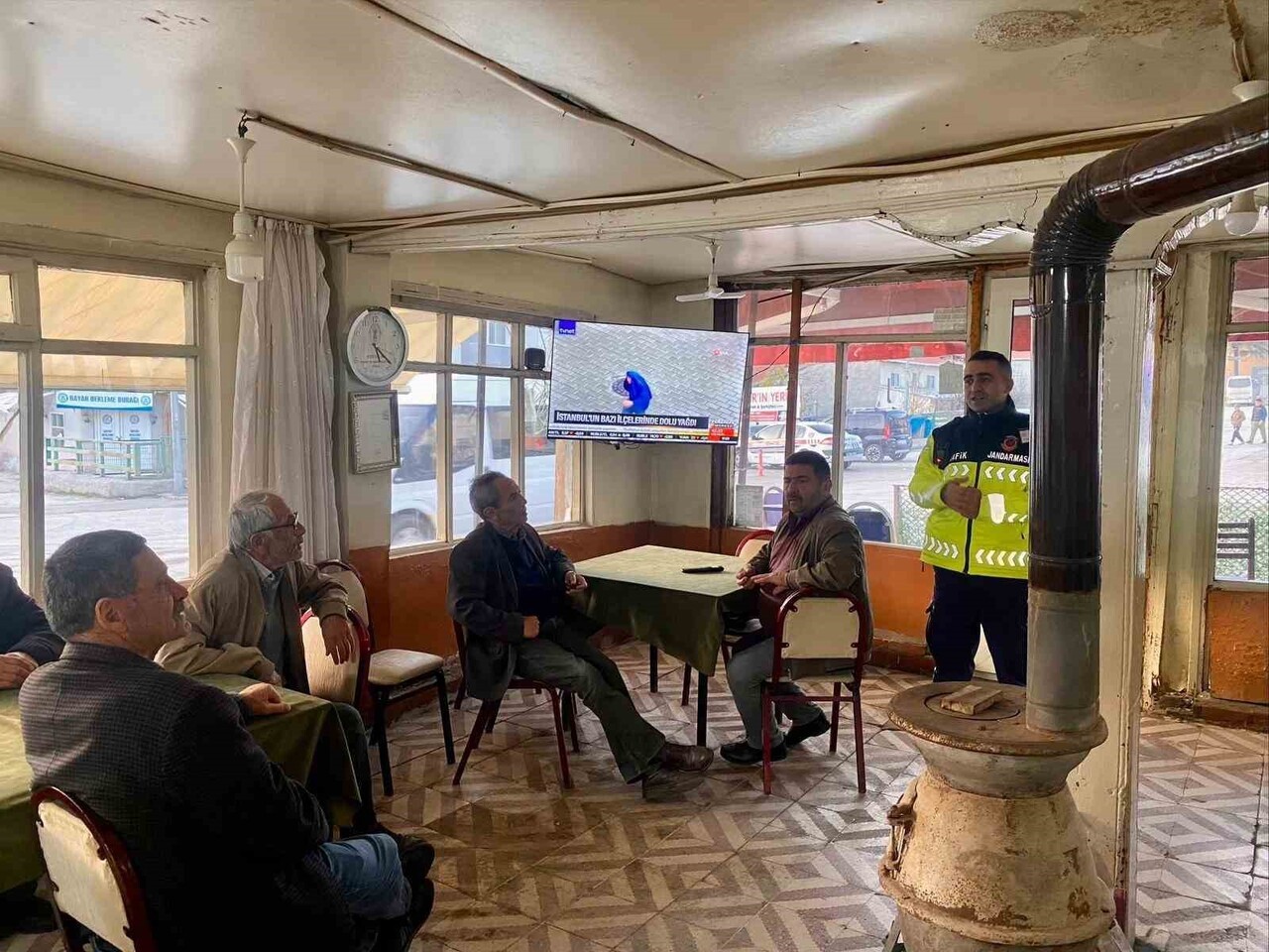 JANDARMADAN VATANDAŞLARA KIŞ LASTİĞİ UYARISI