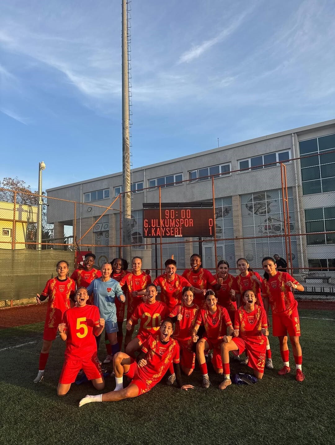 KADINLAR 1. LİG EKİPLERİNDEN KAYSERİ KADIN FK, DEPLASMANDA OYNADIĞI MAÇA RAKİBİ GENÇ ÜLKÜM SPOR’U...