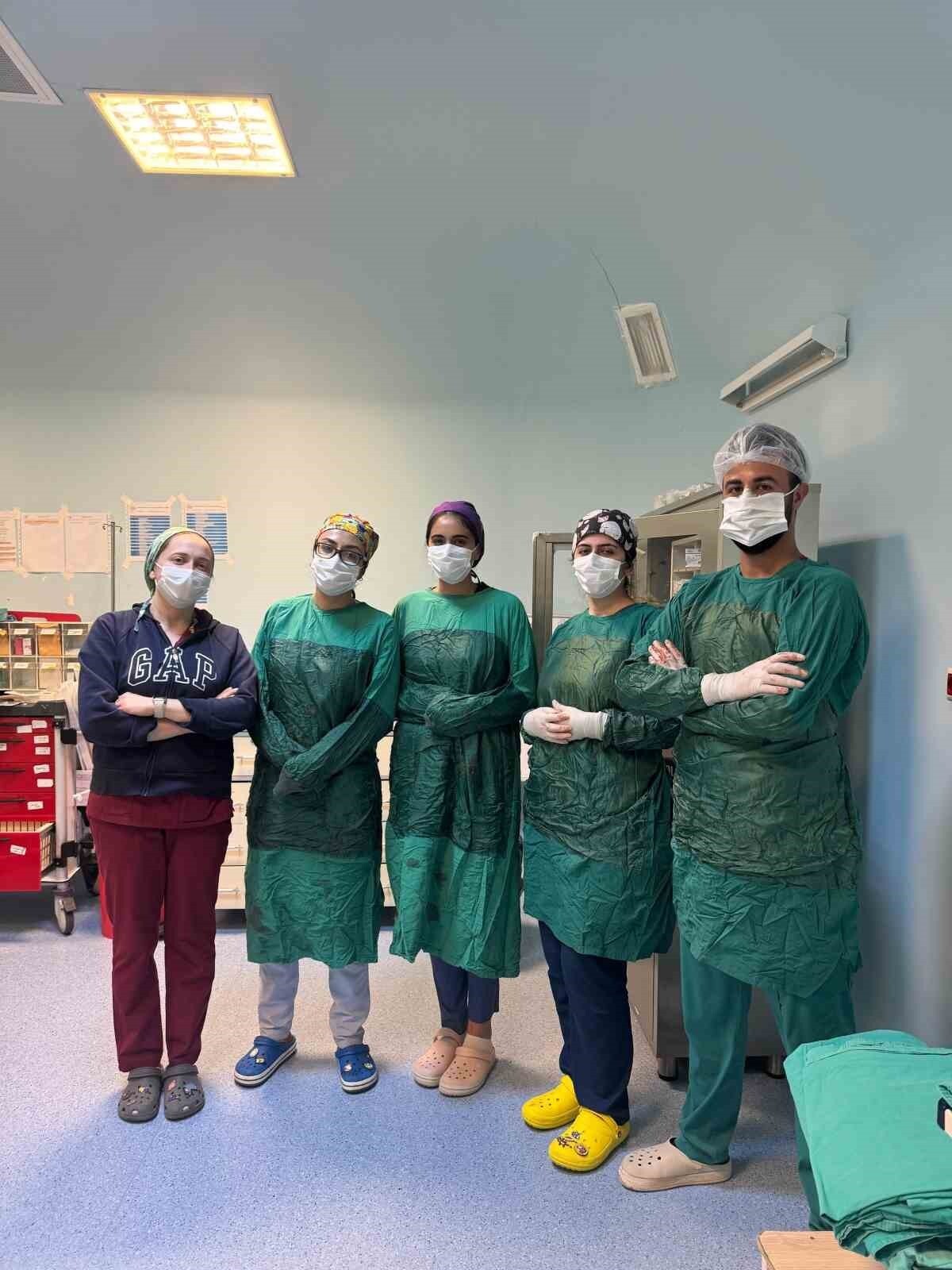 KAĞIZMAN DEVLET HASTANESİ’NDE KARIN KESİSİ AMELİYATI(KARS-İHA)