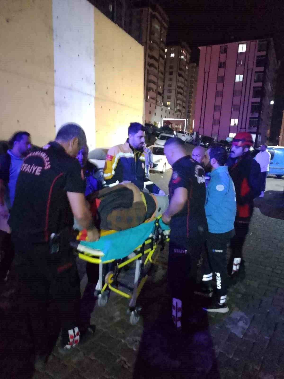 KAHRAMANMARAŞ'TA BİR APARTMANDAKİ ASANSÖRÜN YERE ÇAKILMASI SONUCU 1 KİŞİ YARALANDI