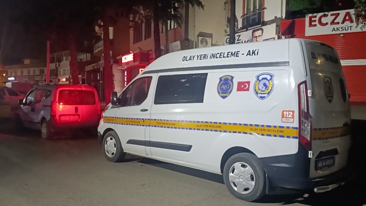 KAHRAMANMARAŞ'TA BİR GENÇ ÇIKTIĞI ÇATIDAN DÜŞEREK AĞIR YARALANDI.