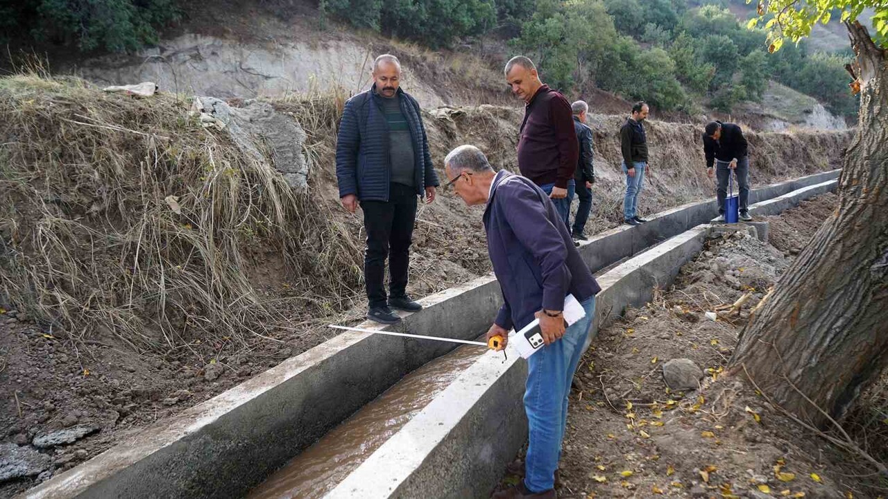 KAHRAMANMARAŞ BÜYÜKŞEHİR BELEDİYESİ, 10 FARKLI MAHALLEDE TOPLAM 9 BİN 860 DEKAR TARIM ARAZİSİNİ...