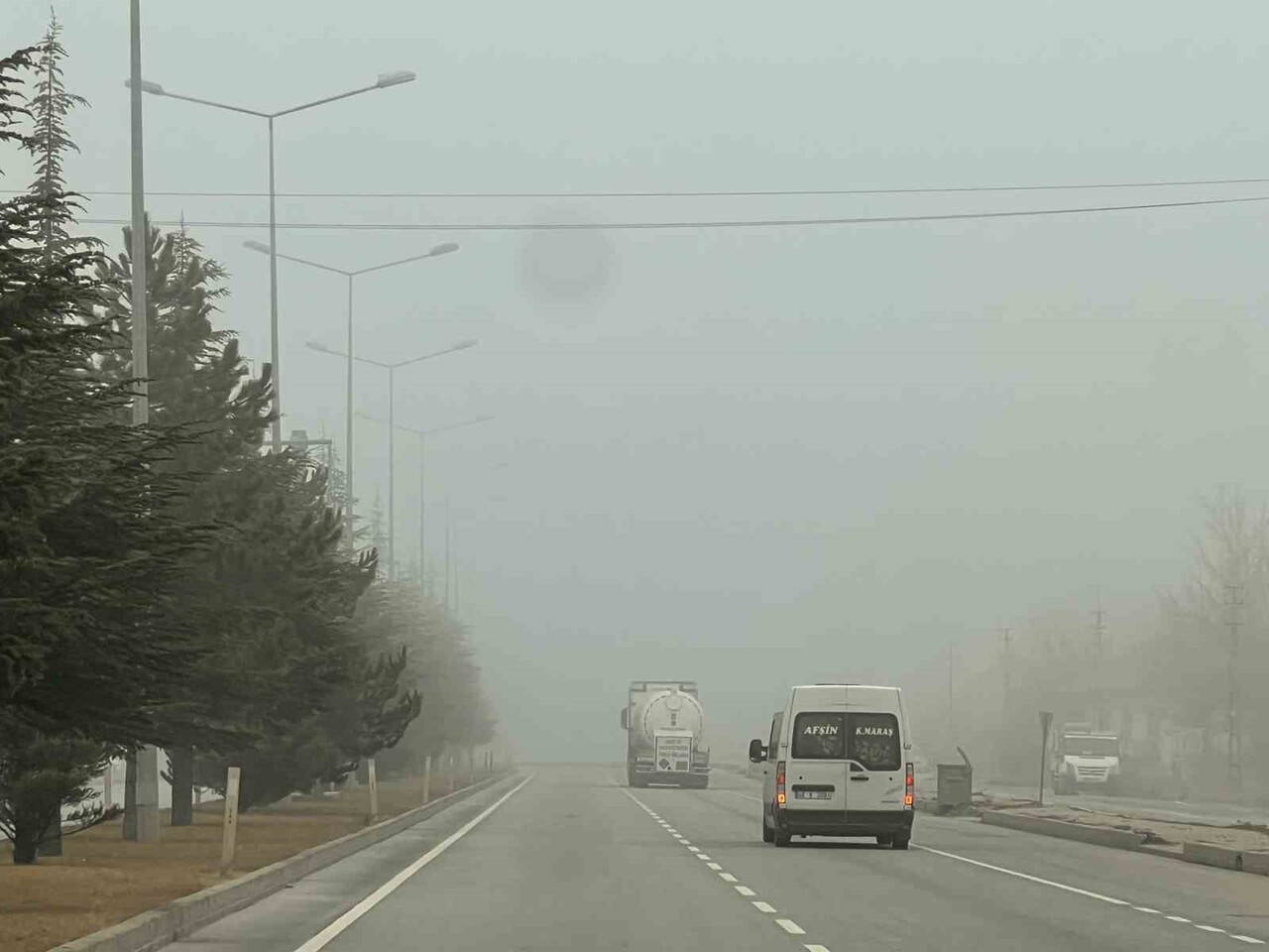 KAHRAMANMARAŞ’IN GÖKSUN İLÇESİNDE ETKİLİ OLAN SİS HAYATI OLUMSUZ ETKİLİYOR.